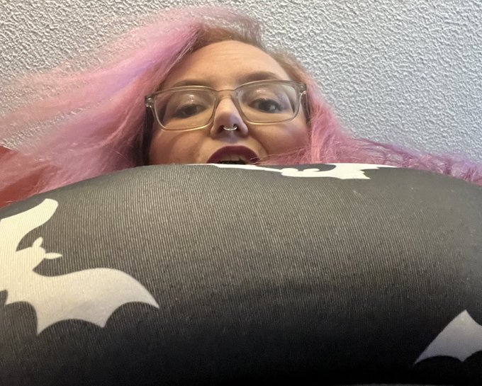 Peeking down at you over my boobs&hellip; how&rsquo;s it going down there? https://t.co/IPdmjab0S1<a href="/tag/realloyalfans"class="tags"><span>#realloyalfans</span></a>