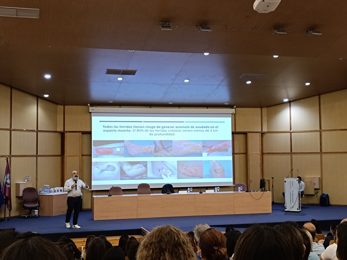 Inma_CR's tweet photo. Hoy en las Jornadas Canarias sobre Avances en los Cuidados y Abordaje de Heridas Complejas #hunsc #Enfermería #curascomplejas https://t.co/74toKlkwas