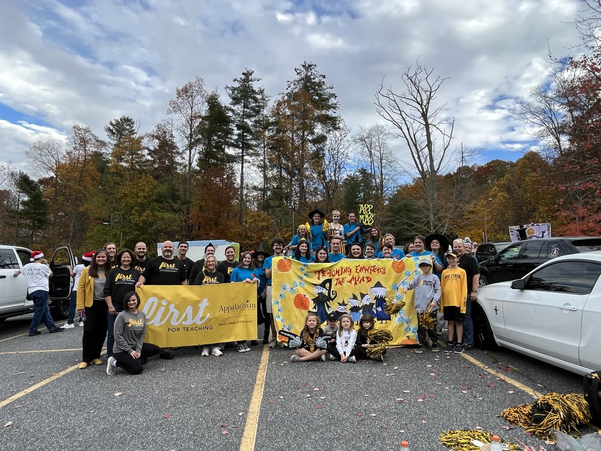 AppstateRCOE's tweet photo. Happy Homecoming!
๐๐ค๐๐ค
The RCOE showing that #AppStateIsHome during the homecoming parade this evening! Thanks to our alums and junior mountaineers for walking with our faculty, staff, and @appeducators and showing your school spirit!
#FirstTeach
#appednation https://t.co/tSP4VgA5kr