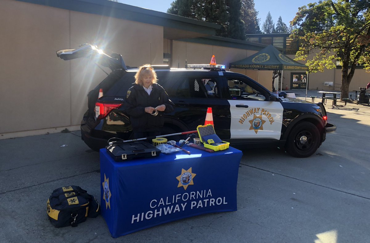 CHPPlacerville's tweet photo. 🚔🔴 Joined El Dorado County Sheriff's Office for #RedRibbonWeek! 💪 Spreading "Be Kind to Your Mind. Live Drug Free" in schools countywide. Let's build drug-free communities together! 💯 #DrugFreeElDorado #CHPPlacerville 🏫🚫💊❤️ https://t.co/RT4Lx2iKCc