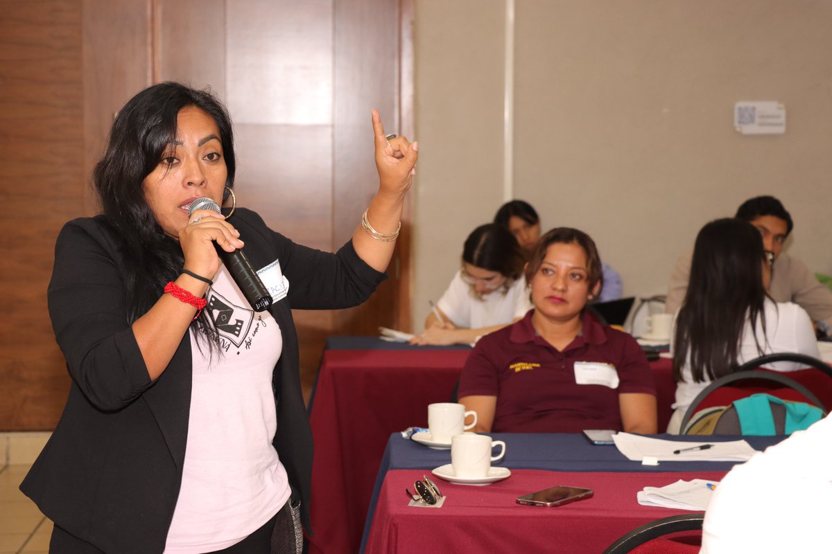 DesEconomicoOax's tweet image. Lo anterior, con la asesoría de la especialista líder en innovación y creatividad de @el_BID, Alejandra Luzardo, la Coordinadora de Proyectos de la consultoría internacional UNIT (@servdesignunit), Valentina López y la Consultora de Diseño Estratégico de UNIT, Zabel Revuelta.