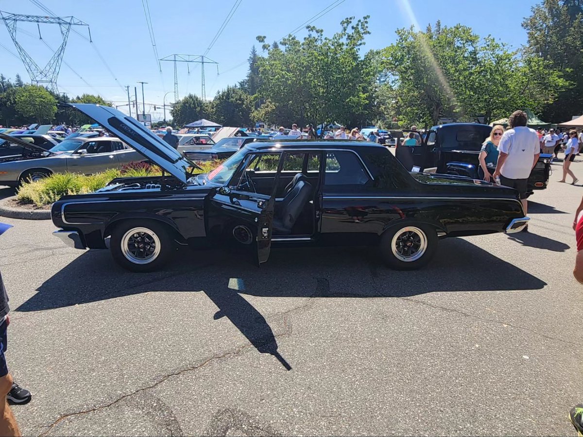 mopars_and_more's tweet photo. Beautiful #restomod on this #1964dodge330 with a #3rdgenhemiswap #3rdgenhemi #dodge #mopar #moparperformance #hemiswap https://t.co/JMlR3lAyLG