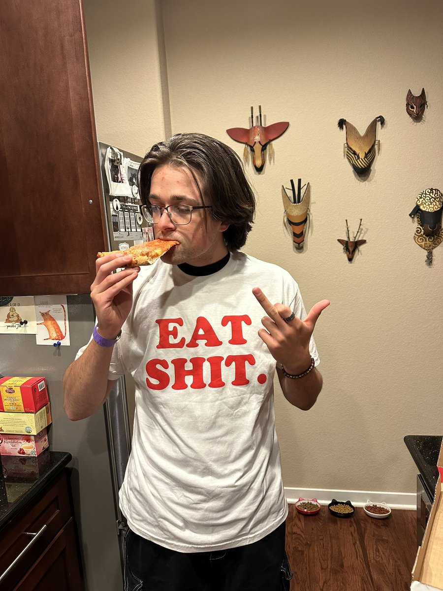 Kimmycat3's tweet photo. @antonnewcombe I love this shirt ❤️ https://t.co/KJ18ut56kV