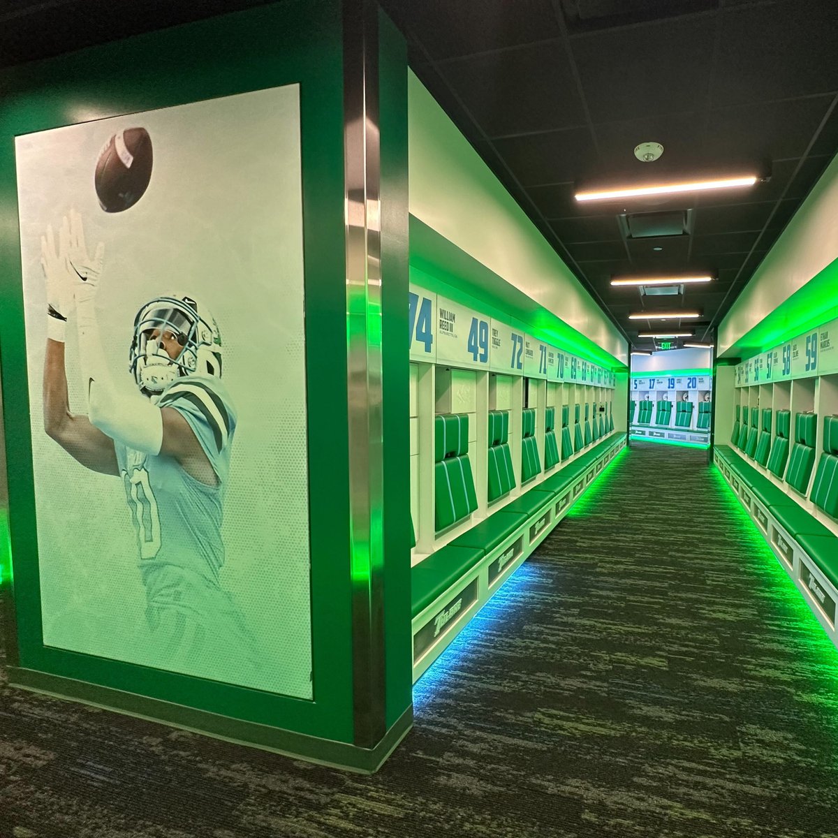 jackporterinc's tweet photo. The Angry Wave's new home is ready for action! Tulane's new facility inspires greatness with modern design, cutting-edge tech, and NOLA spirit. It features the Angry Wave brand mark, light and bright colors, and warmth from wood.
#RollWave #NOLABuilt #JackPorter #FacilityDesign https://t.co/GLKuY2MzT7