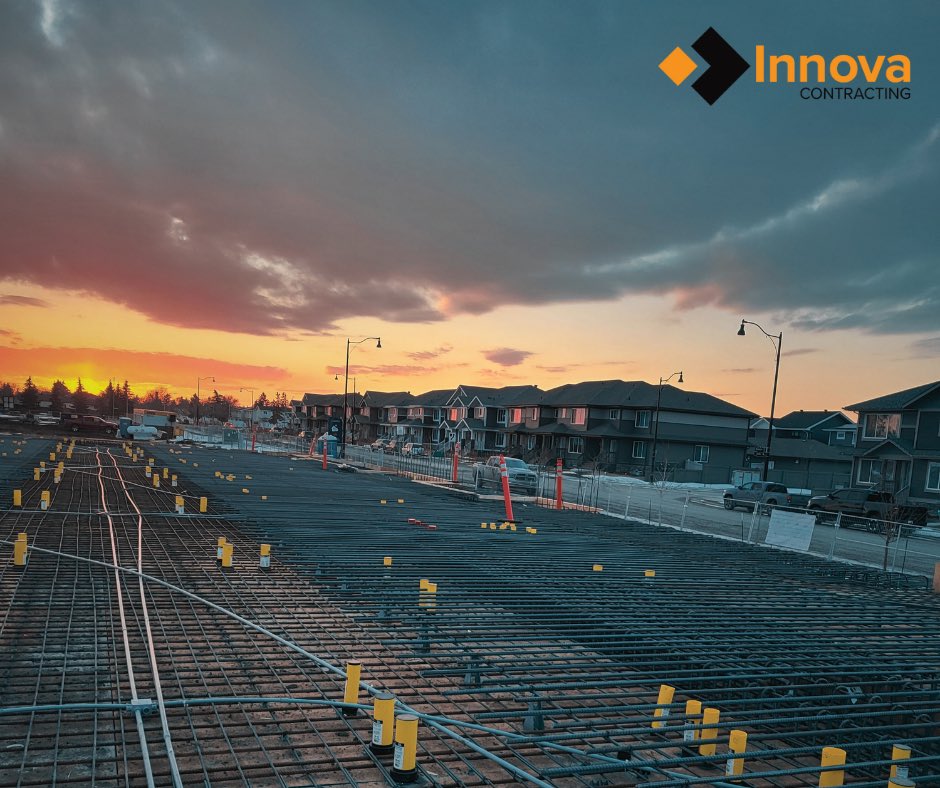 BuildwithInnova's tweet image. 🍁🎃 Fall is here, and Halloween is just around the corner! 🧡🏗️ As the leaves change and the temperatures drop, remember to stay warm and safe on the job site.🍂👷‍♂️ #yegconstruction #innovacontracting #yeg