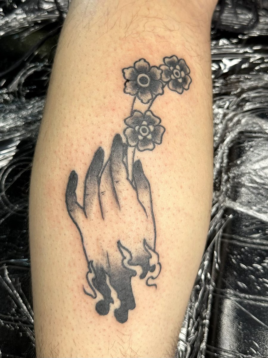 yuuungtraphouse's tweet photo. Some recent tattoos I’ve made over the past couple months. Thanks for looking!!
#neotraditional #tattooartist #traditionalart #traditionaltattoos #colortattoos #blackworktattoos https://t.co/07OSijawiA