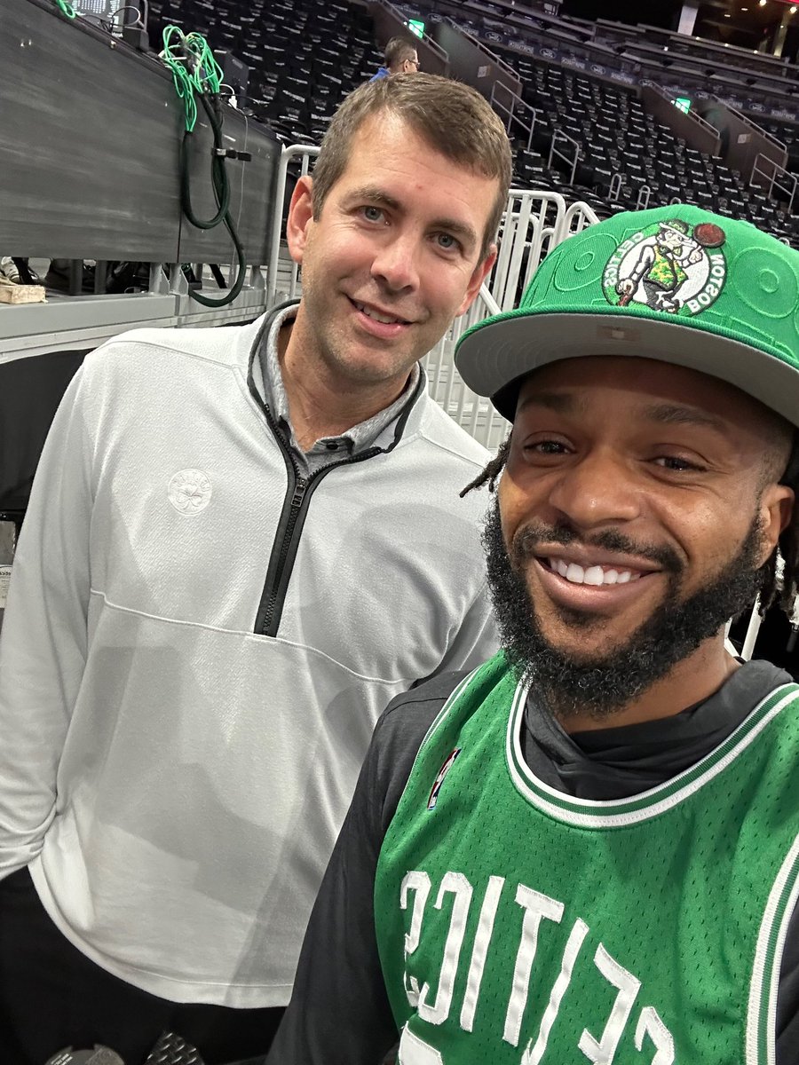 MAPII92's tweet image. Just hanging with Brad #Celtics