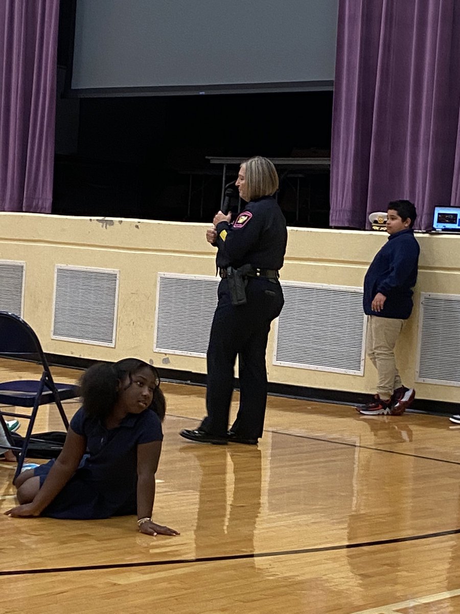 RamFamRules's tweet photo. My Cheviot 3-6m Fam had the pleasure of learning from &amp; talking with Cincy Police Chief Teresa Theetge! Much like the Chief, we’ve got more on the agenda: flag football &amp; the fabulous Cheviot PTA’s  Halloween Ball! #iamcps https://t.co/jCyrRscqmQ