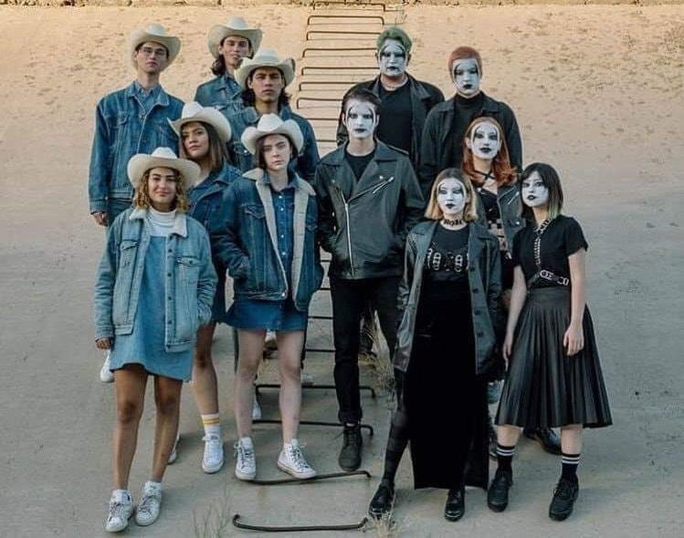 tayswiftmex_2's tweet photo. Lxs fans de debut y reputation esperando nuestro turno de celebrar las regrabaciones que faltan https://t.co/npy6z6wjZV