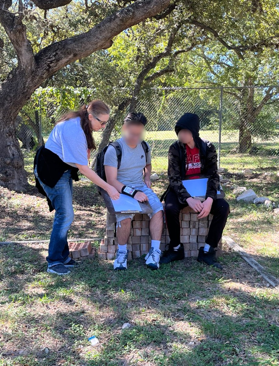 TaftHSLibrary's tweet image. Our outdoor teaching space is taking off! Ms. Woods’ art Ss &amp;amp; Mr. King’s AVID Ss had the privilege of being the 1st to use the ROOTS (Reclaiming Our Outdoor Teaching Space) area.
Ss worked on reference drawings &amp;amp; team building activities 
#raiderslibrary

@NISDTaft  
@NISD