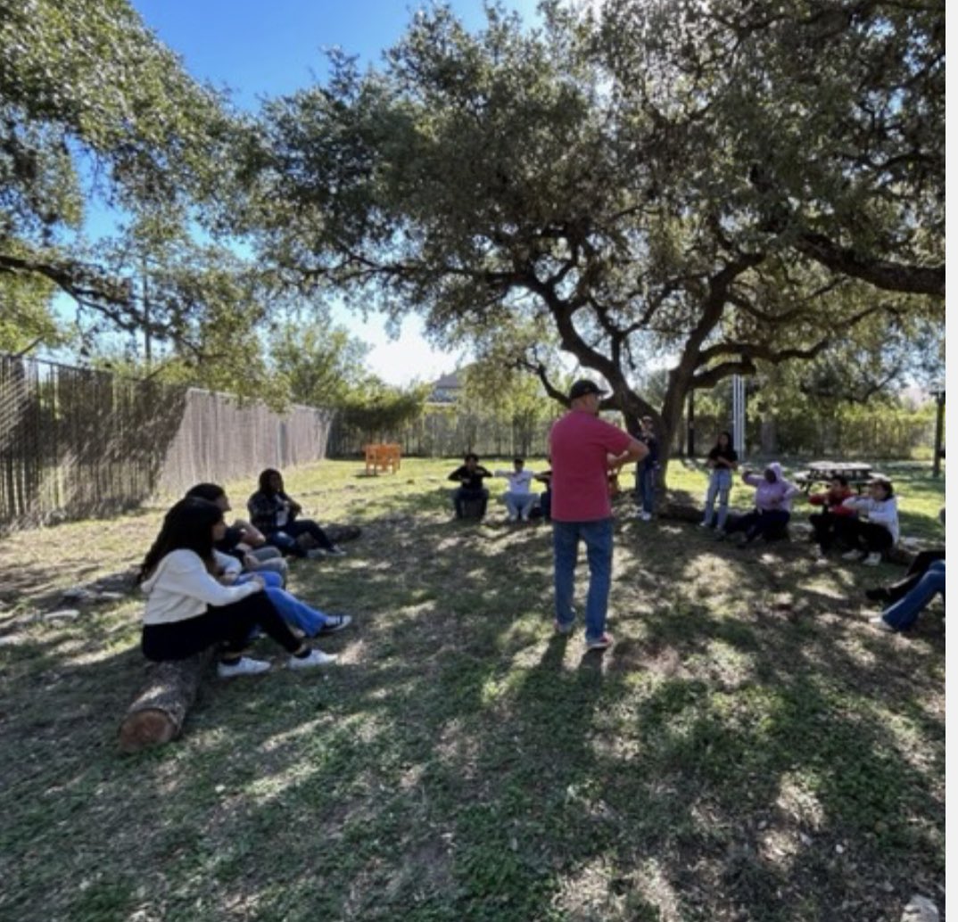 TaftHSLibrary's tweet image. Our outdoor teaching space is taking off! Ms. Woods’ art Ss &amp;amp; Mr. King’s AVID Ss had the privilege of being the 1st to use the ROOTS (Reclaiming Our Outdoor Teaching Space) area.
Ss worked on reference drawings &amp;amp; team building activities 
#raiderslibrary

@NISDTaft  
@NISD