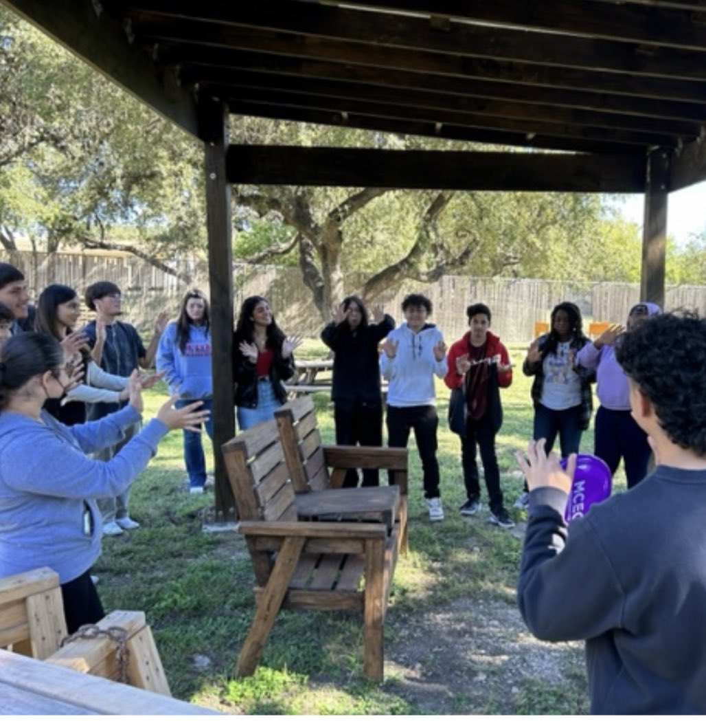 TaftHSLibrary's tweet image. Our outdoor teaching space is taking off! Ms. Woods’ art Ss &amp;amp; Mr. King’s AVID Ss had the privilege of being the 1st to use the ROOTS (Reclaiming Our Outdoor Teaching Space) area.
Ss worked on reference drawings &amp;amp; team building activities 
#raiderslibrary

@NISDTaft  
@NISD