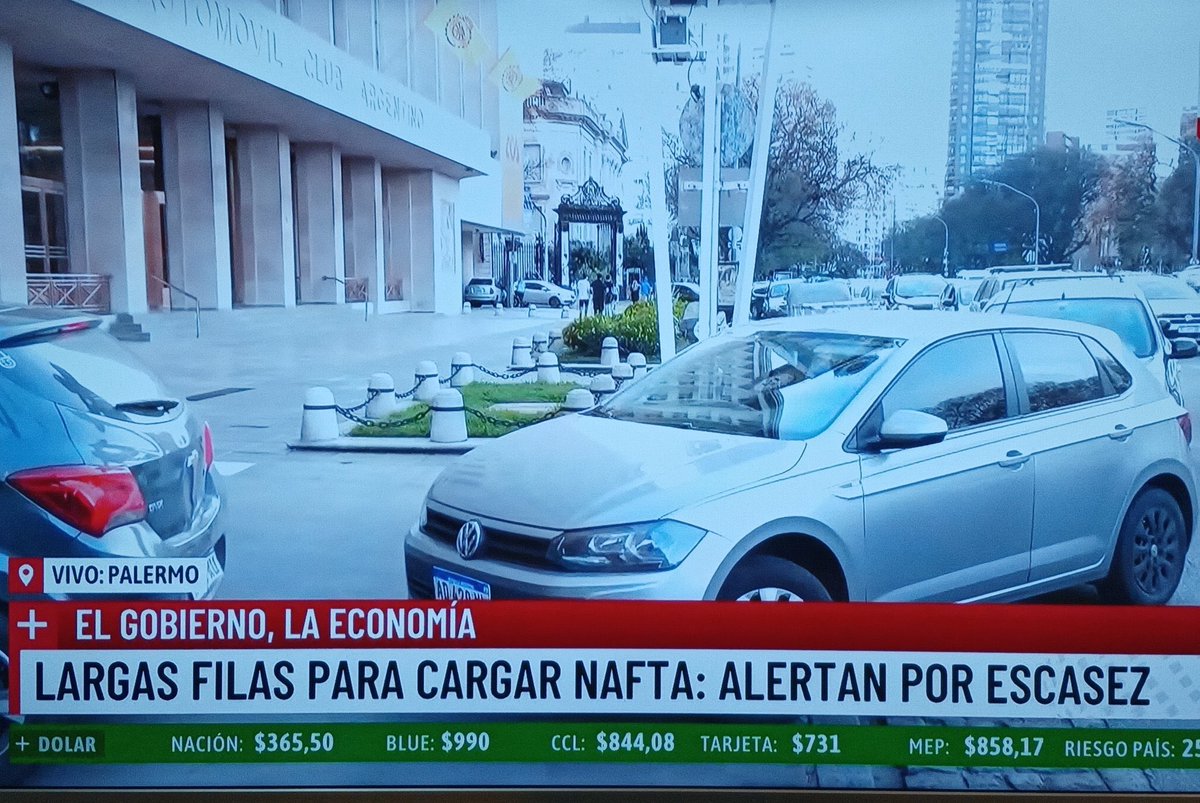 adrian_m_pavan's tweet photo. Les cuento, no hay Nafta, aumentos en todos los rubros especialmente alimentos, pero estamos discutiendo nimiedades en lugar de hacer foco en el futuro de nuestro país. 
Sigan distrayendo a la gente, yo quiero poner atención en lo que realmente importa.
#JuntosPorLaLibertad https://t.co/TmWKqsaSvw