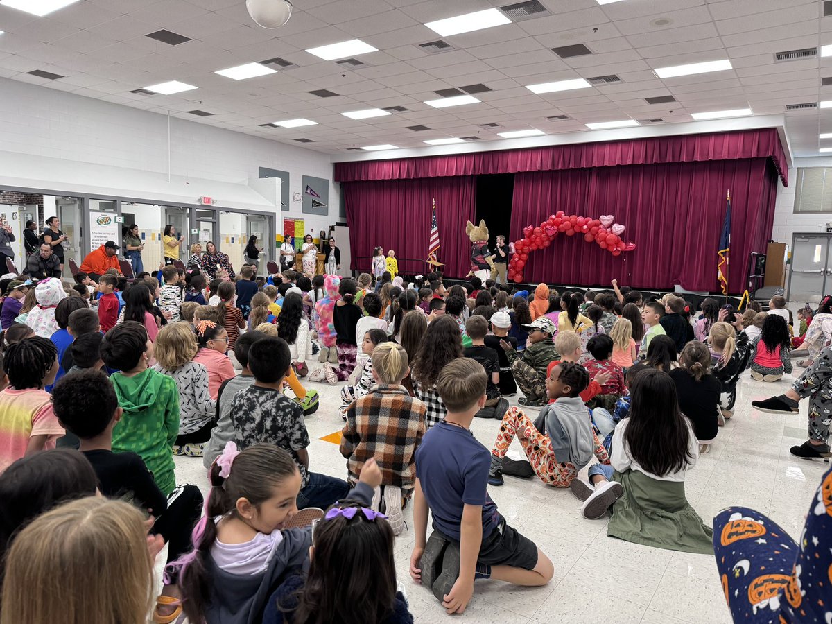 PowellEPISD's tweet photo. We had a great presentation to wrap up our Red Ribbon Week today. Thank you to @epchihuahuas for bringing Chico, the kids loved him!

#ItStartsWithUs https://t.co/lQerGUfK7G