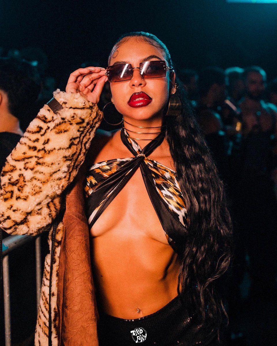 morennanna's tweet photo. uma mulher de catiguria! fui pro Halloween de bebel homenageando ela que sempre foi minha ref de beleza ❤️‍🔥 https://t.co/Wgjd4PkZXr