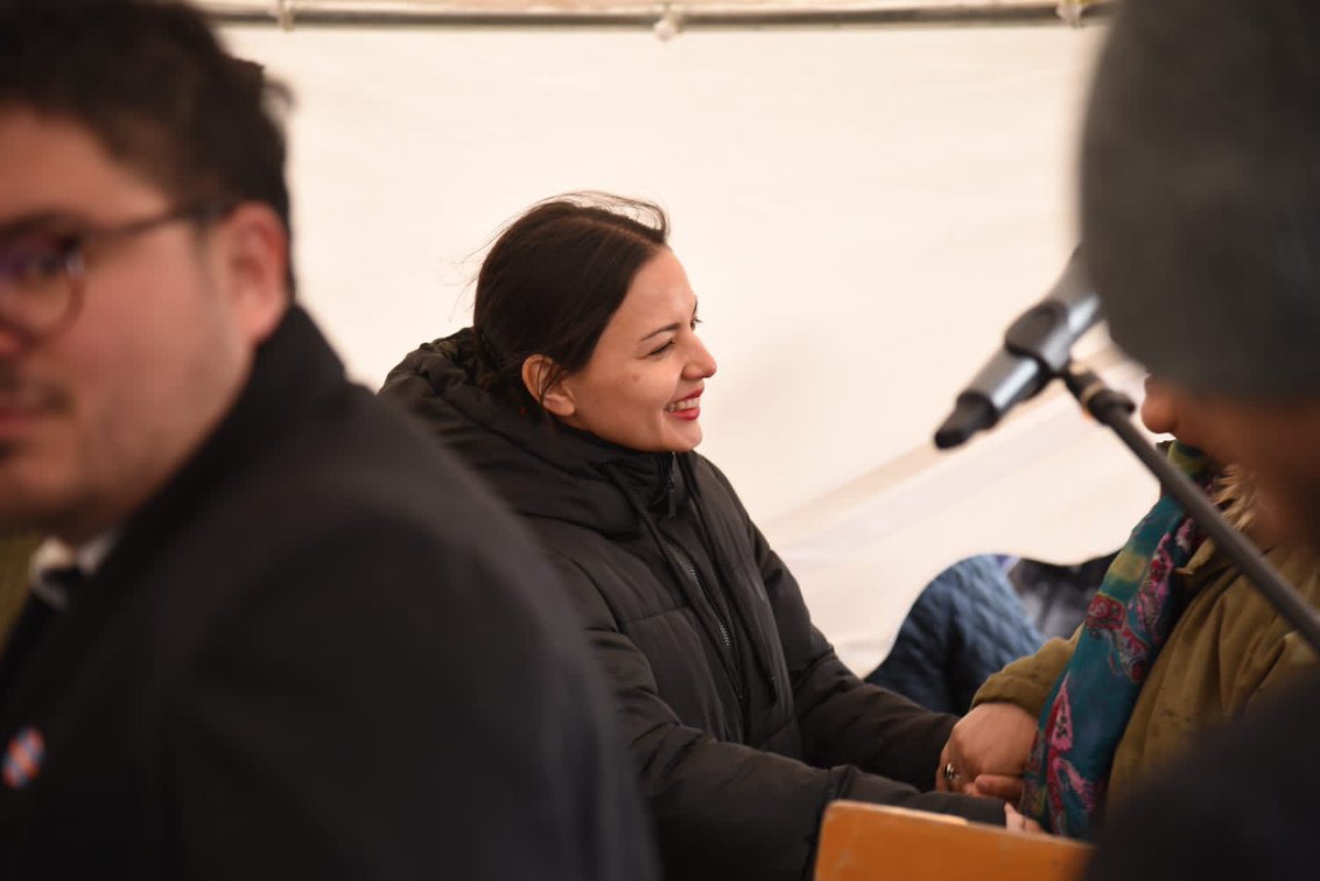 culturas_cl's tweet image. Hoy asistimos a la ceremonia de instalación de una placa en memoria de los tres Detenidos Desaparecidos del Caso Coyhaique, hito que se llevó a cabo en Coyhaique Alto, frontera entre Chile y Argentina.
🌹#50AñosDelGolpe