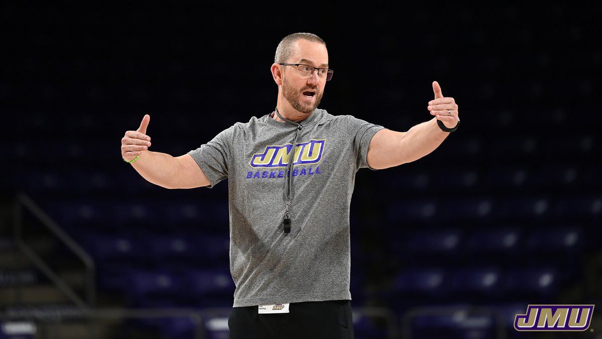 JMUWBasketball's tweet photo. Another day in the office 💼

#GoDukes https://t.co/6CukAmm0zp
