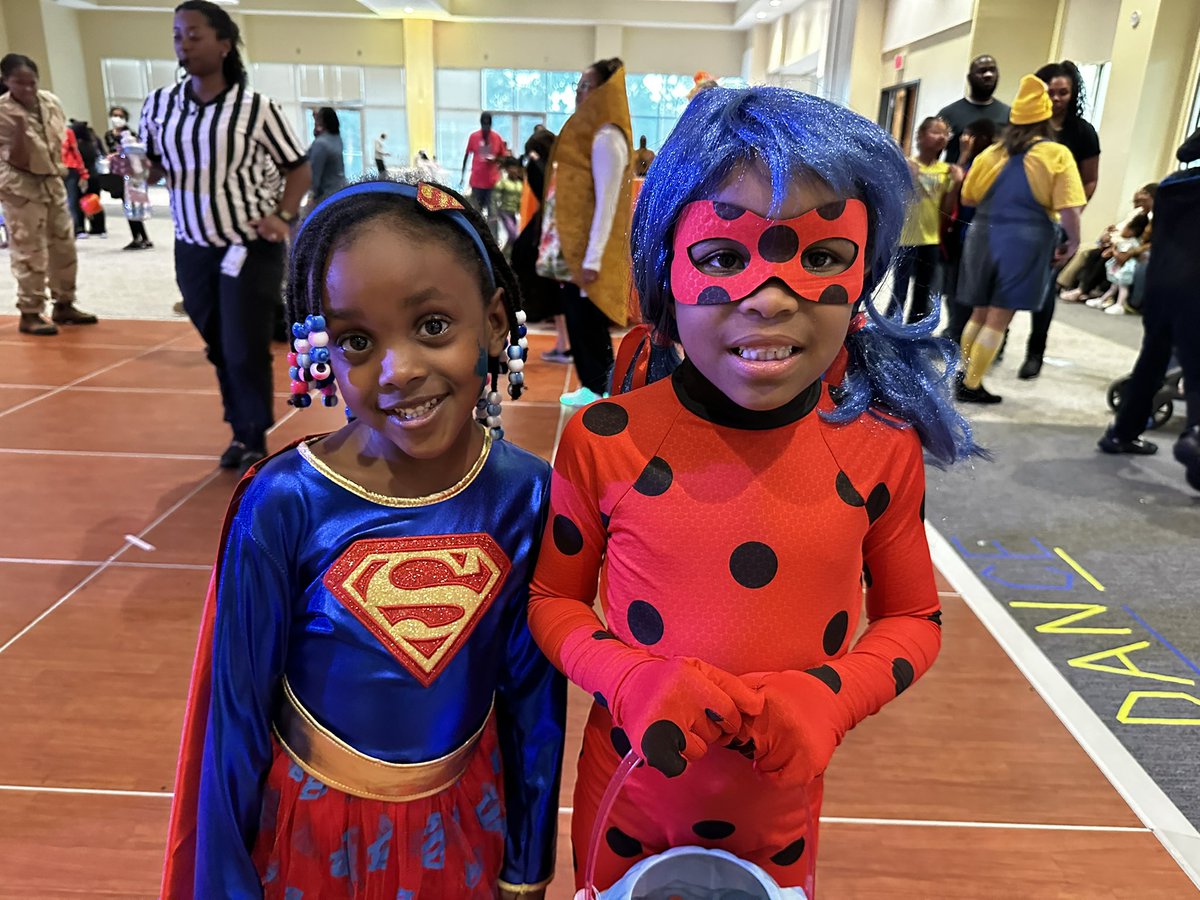 RichlandTwo's tweet photo. π±3k+ of our R2 community showed up for #BooAt2! π± Grateful for our staff, @accessfreely and the community for donating so much candy for the kids!!ππ¬A big thanks to our R2i2 District Conference Center staff for having such an amazing event! ππ¬π@MooreKimD @NewsBoss https://t.co/uh0rwfBY46