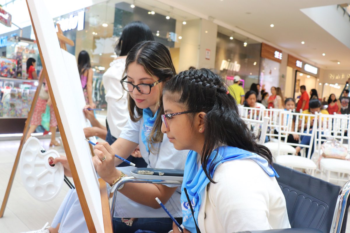 Plan_Ecuador's tweet photo. ¡😊 Qué genial! Las lideresas tuvieron una increíble toma de poder en 🏖️ Mall del Pacífico y realizaron una emotiva actividad con personal del Mall: 🖌️🖼️ “Pinta tu sueño de niña o niño” ¡✨Juntas y juntos motivamos a más #NiñasconIgualdad" 👧➕👩

#TomadePoder #IDG2023 https://t.co/bHdqd5KO3q