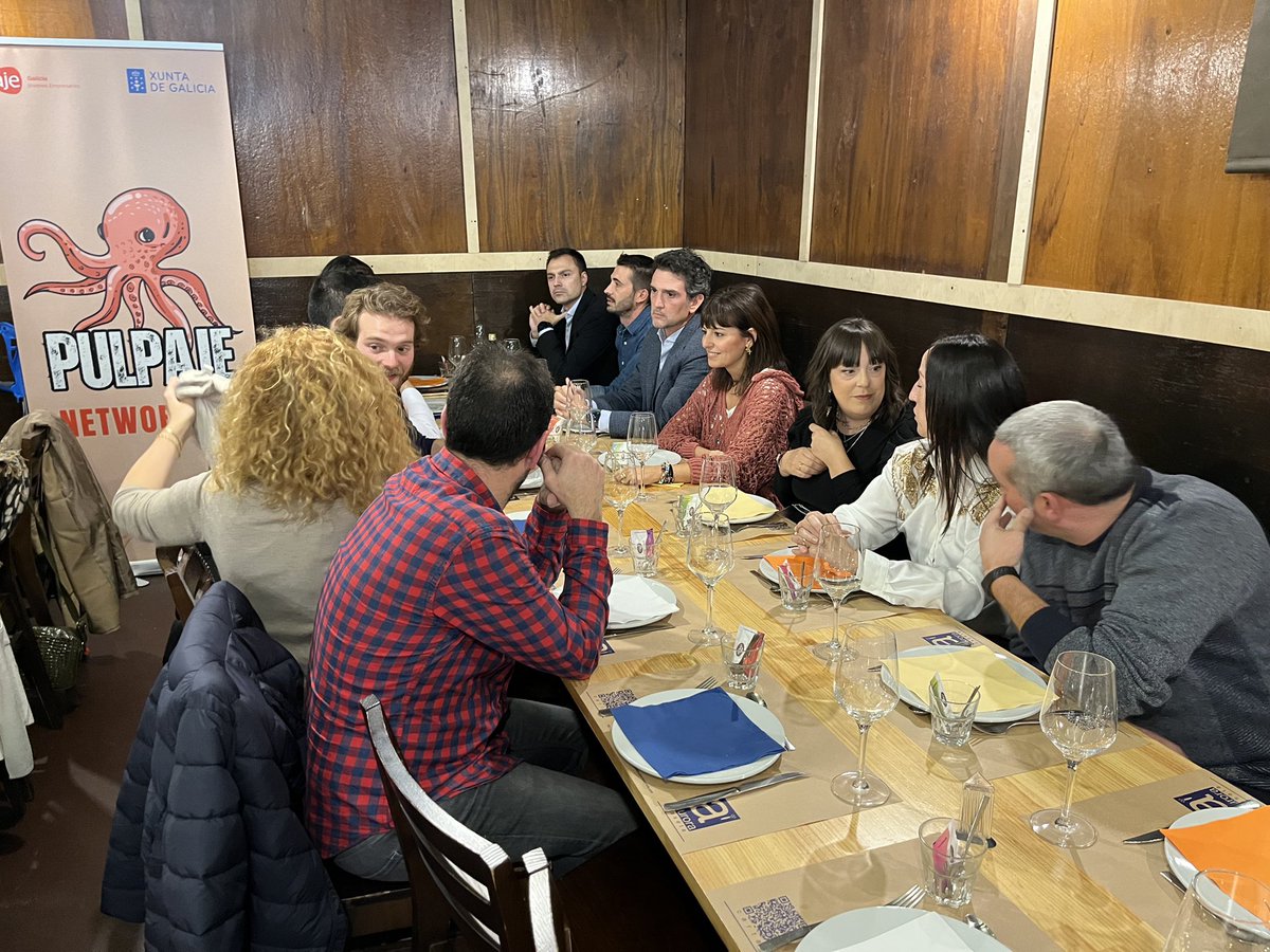 JavierAriasFouz's tweet photo. Remato o día en #Lugo, no #Pulpaje networking de @AJELugo onde compartimos ideas e proxectos futuros dos xóvenes empresarios da provincia sempre co apoio da @Xunta https://t.co/YPsoQkjOyo