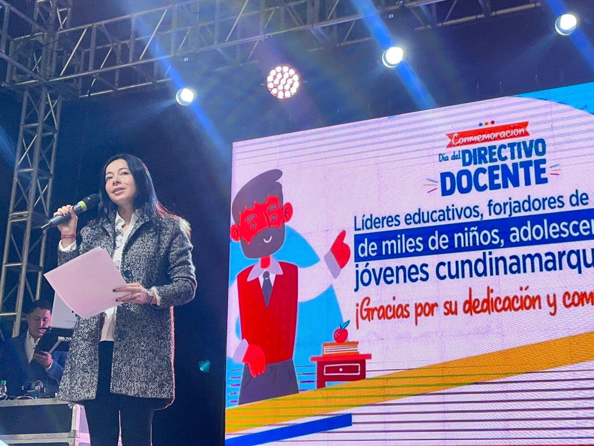 lmsaenzm's tweet photo. Vivieron una jornada de actividades de magia, fortalecimiento de competencias en liderazgo e innovación, reconocimientos, baile y regalos, alrededor de nuestro único objetivo, agradecer su compromiso, esfuerzo y dedicación con #Cundinamarca región que progresa en Educación! https://t.co/ctNle4rgea
