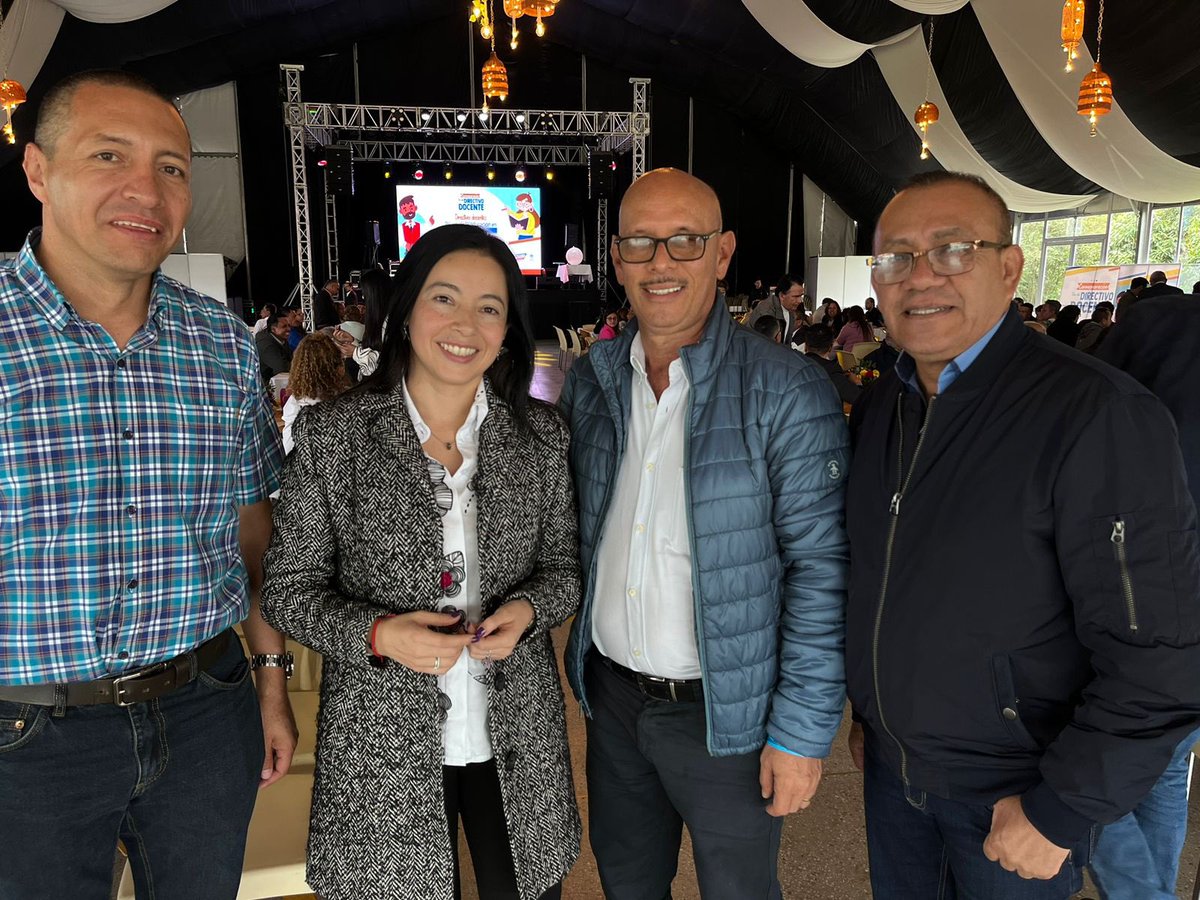 lmsaenzm's tweet photo. Cerramos la semana con la celebración del Día del Directivo docente en #Cundinamarca una oportunidad para compartir con los líderes de nuestras IED, escucharlos, y lo más importante agradecer su labor con las comunidades educativas (hilo) https://t.co/QS4O4HBfbt