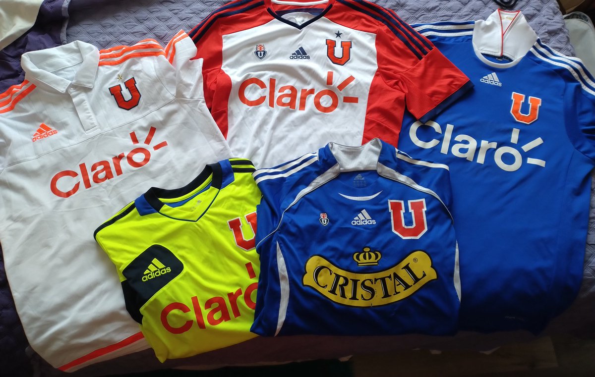 AriasKine's tweet image. Muchachada twittera azul, se van en venta las siguientes camisetas:
Claro Blanca con Naranjo: 10/10 $15.000 (conv)
Claro Blanca con Rojo: 9/10 $20.000
Claro amarilla: 10/10 $10.000
Claro 2011: 10/10 $40.000
Cristal: 7.5/10 $35.000

Porfa RT y si muestra interes al DM
Gracias 💙❤️