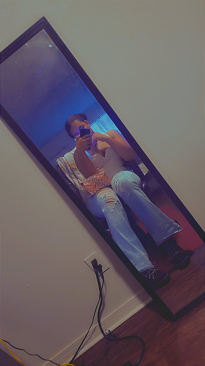 Themainmami's tweet photo. Birthday outfit https://t.co/sIzeRWGWNb