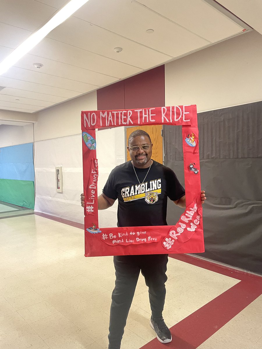simplybadd13's tweet photo. “ Closing Out #RedRibbonWeek2023  at #LHSMain “!!! 
Thx @bakerjf_nytx  @storymr  @EsthayMichelle @AllisonStamey  for your love and support you always show me!!! https://t.co/Zarga9q42q