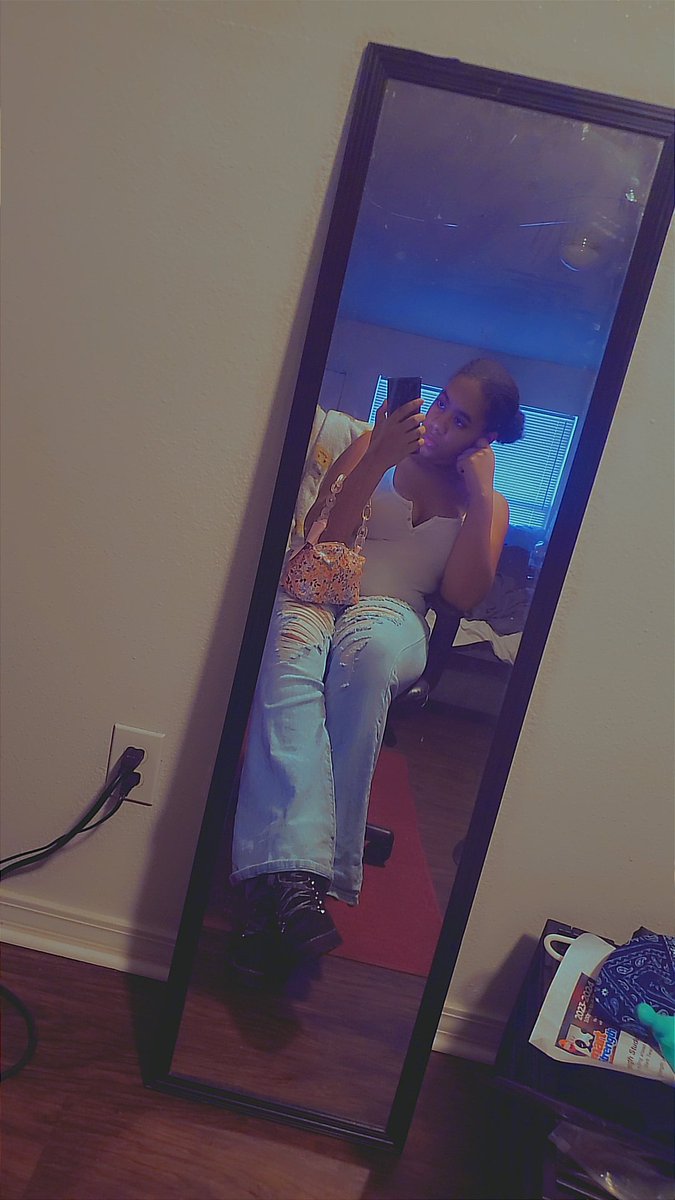 Themainmami's tweet photo. Birthday outfit https://t.co/sIzeRWGWNb