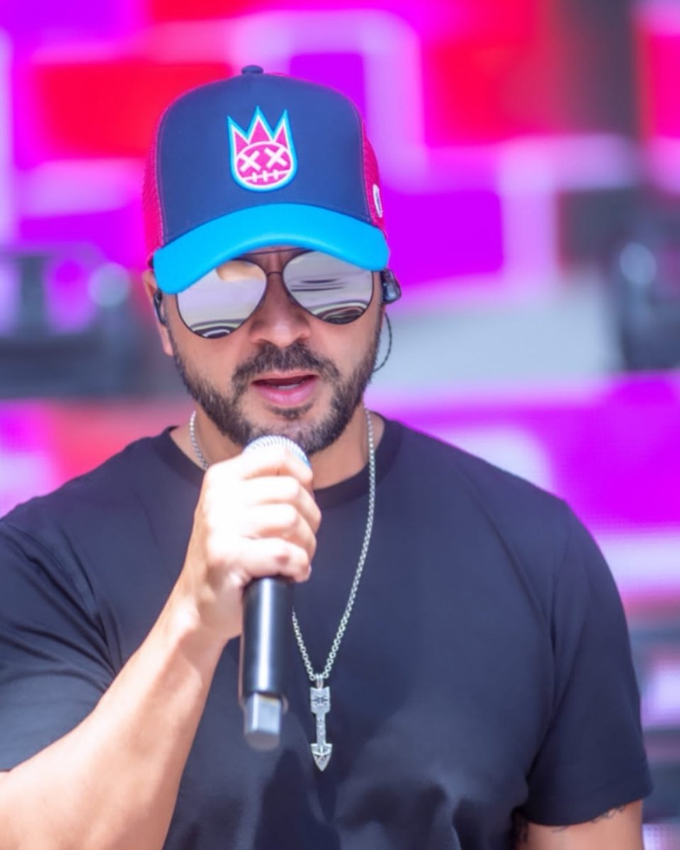 PEPChile's tweet photo. Después de 12 años @luisfonsi regresa a Venezuela, éxito está noche a romperla como siempre 💖
#InstaChile #InstaFonsi #LuisFonsi #LuisFonsi2023
#ElViaje https://t.co/72vHzcsMCm