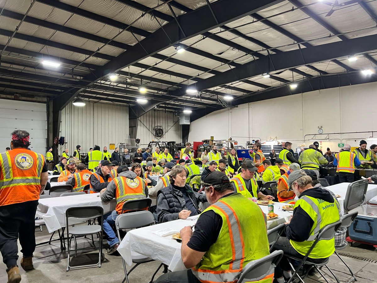 TOTE_Maritime's tweet photo. Last week, TOTE hosted our key partners at the Appreciation Luncheon in Anchorage, AK. Collaboration and teamwork are at the core of a thriving port operation. Sharing some good food and fun is just a part of that. #TOTEAK #AlaskaShipping #Partnership https://t.co/WlMTY31M9W