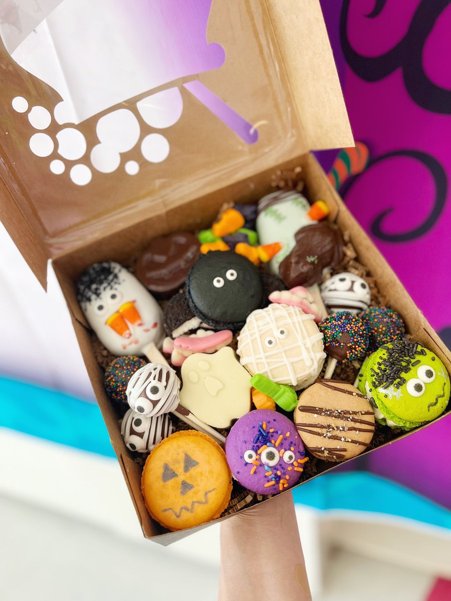 We’re still accepting orders for Build your own TRICK OR TREAT Boxes!  👻🎃☠️

Pre-Orders get up to 10% OFF, FREE Candy Bags, and FREE Adjourning Candies to fill up your box! 

Order TODAY: sascupcakes.com/halloween-tric…