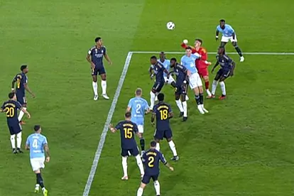 RickyyDias's tweet photo. El gol anulado a Luca De la Torre hoy y el gol anulado a Larsen frente al Real Madrid tienen una similitud.

¿Sabéis cuál no?

Árbitro principal: Díaz de Mera.
Árbitro VAR: Jaime Latre.

Alucinante. https://t.co/RF6jW2v2NA