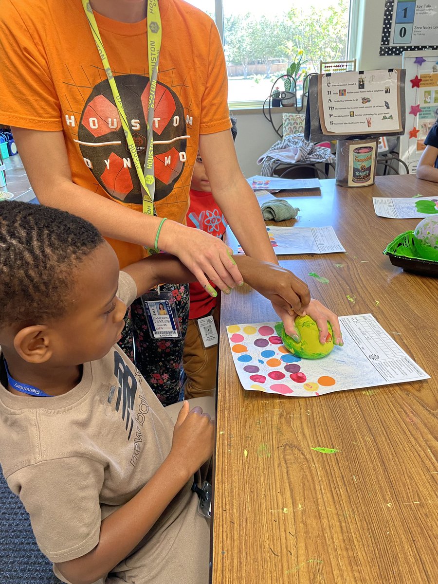 ShorterTWE's tweet photo. Kindergarten has been working really hard! Sq1 caterpillars, self portraits for the yearbook, learning lines and strengthening their fine motor skills at the same time!! 
@TWEHowl @ericcarleartist @PlayDoh @TXEart @KatyISDFineArts https://t.co/Yvgh4RTXZH
