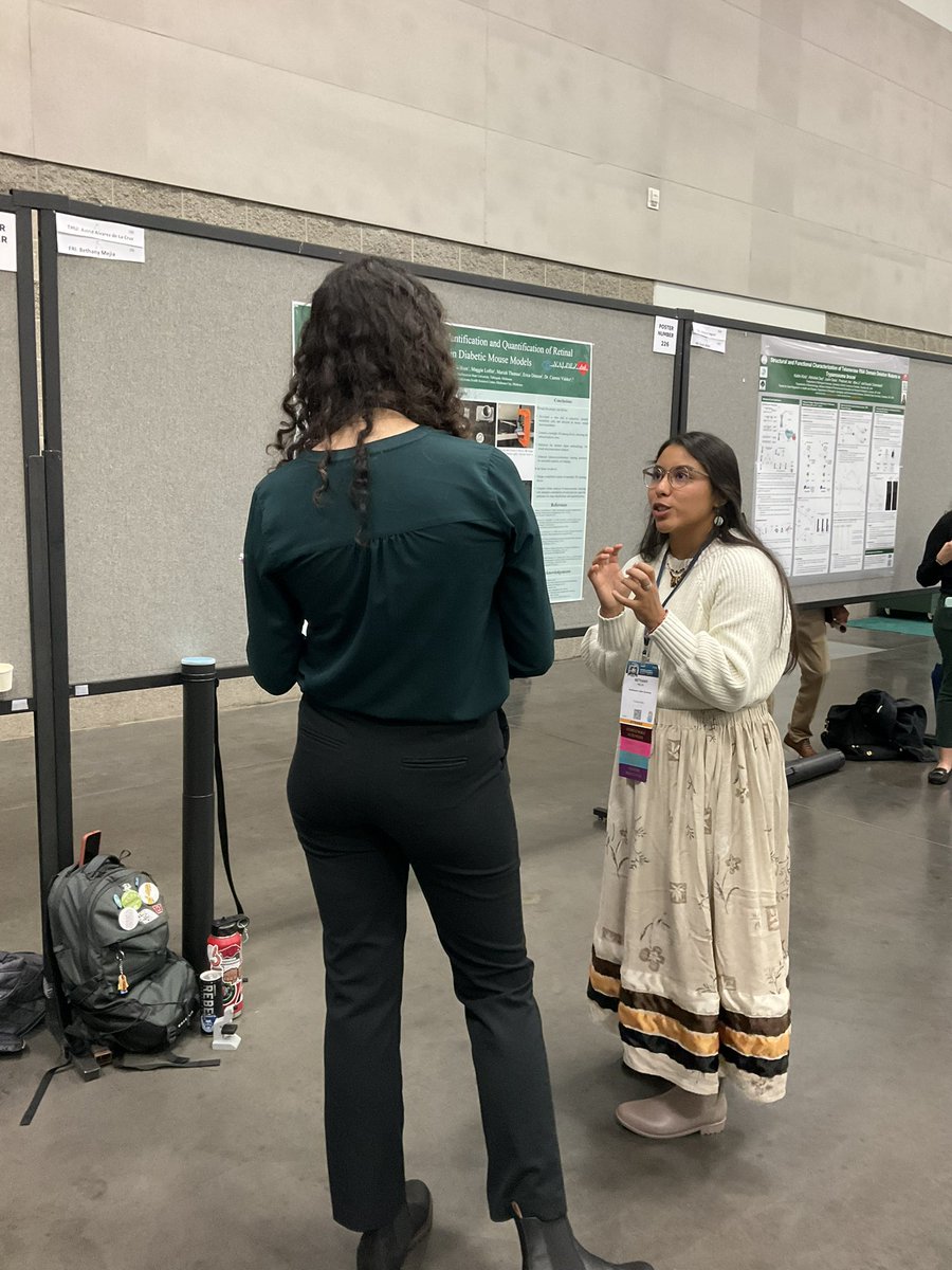 Bethany Mejia presenting her research at @SACNAS National Diversity in STEM Conference in #Portland, OR. 1st pic is the @laurenmwilcox pose! #2023ndistem #ndistem #sacnas #sacnista #latinainstem #indigenous #indigenousinstem #valdezlab #fightingblindness #eyeresearch #research