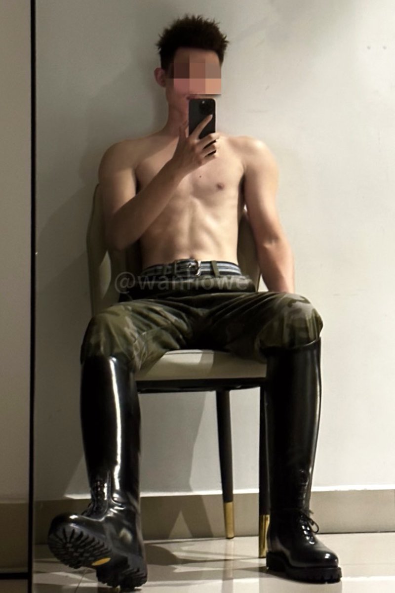 healut's tweet photo. 健身后真的很喜欢这种马靴硬朗结实的包裹感 特别是漏出霸气十足的vibram黄标齿纹靴底 练大肌肉💪 https://t.co/qYOt0vGK2T