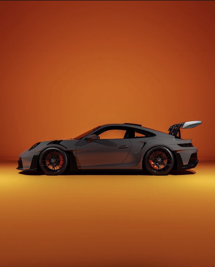 Jordan92338366's tweet photo. 992 GT3RS 🩶🔥 https://t.co/rt053rzBTU