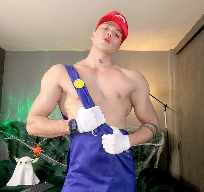 Totally sure u know him !! Is time to play with this famous video game !!! Super Mario is ready to find