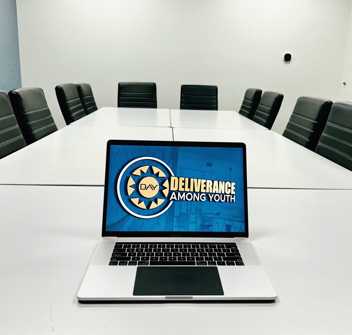 psalmsofdavid's tweet photo. These seats are reserved for tonight as we launch our first Youth Meeting and Q &amp; A study at Deliverance Among Youth☀️!  

RSVP for next week at 424-322-9948 — LIMITED seating available!

#DAY #deliveranceamongyouth #youth #youthministry #jesus #worship #christian #bible https://t.co/1rrKWNLFMy