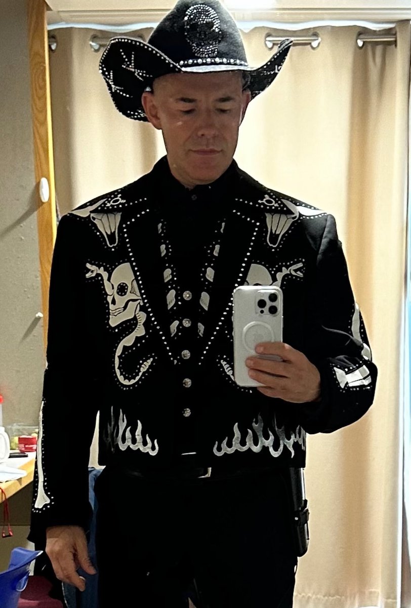 #Cowbois ⁦<a href="/TheRSC/">The RSC</a>⁩ is such a glorious thing. Felt terrified and lucky to be a queer cowboi for two days. #EmergencyCover