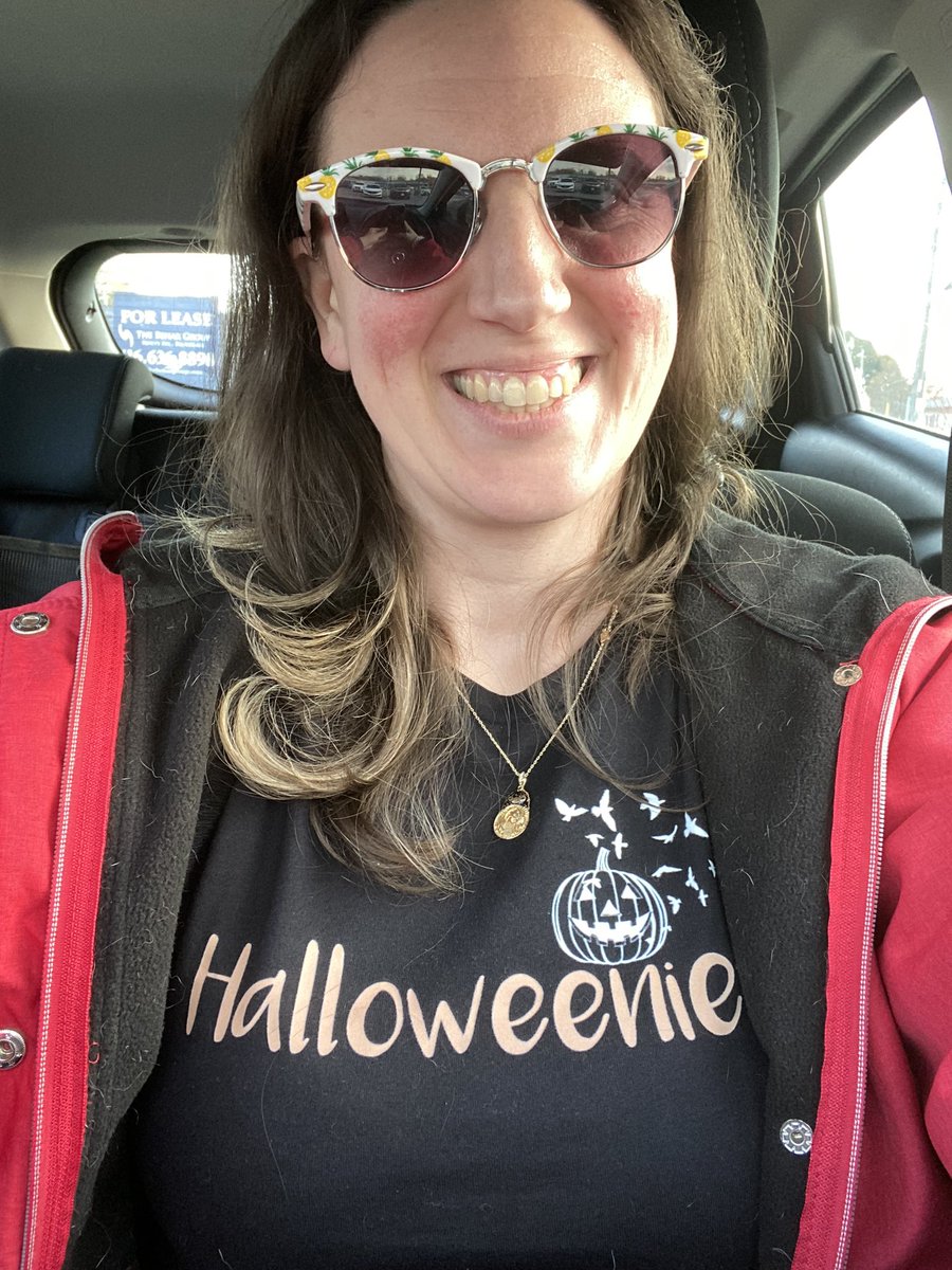 Jenniffler13's tweet photo. @authorklstewart I’m going to a sorta Halloween party tonight. So glad I have this shirt now 🎃 #happyhalloweenie #tobiasking #ravenhood https://t.co/S4go81xTin