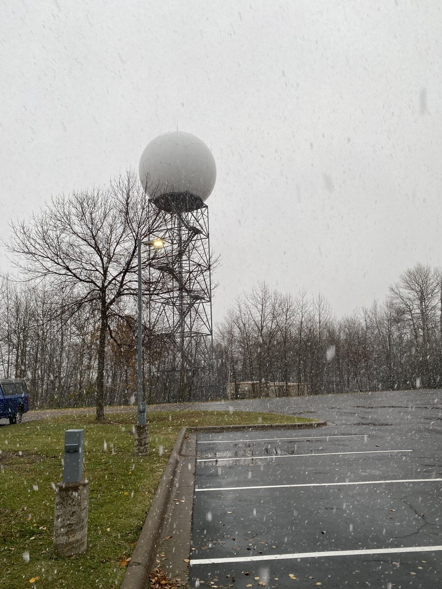 NWSduluth's tweet photo. We are seeing our first snowfall here at NWS Duluth for the 2023-2024 winter season! Did you seen any accumulating snow today? Let us know! https://t.co/RlEpiBhlTm