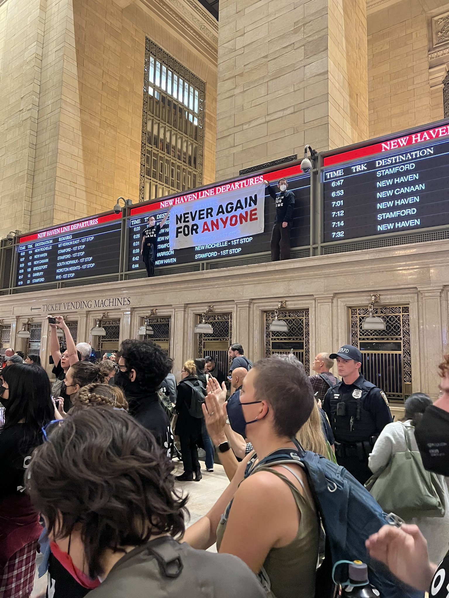 Jewish Voice for Peace Leads Protest of Thousands in NYC's Grand Central  Station