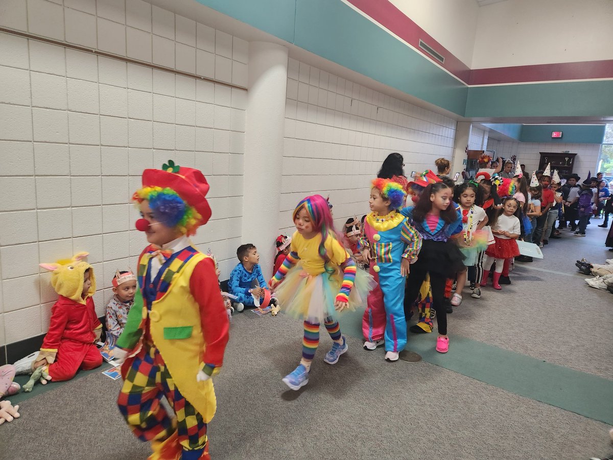 MathGalvan's tweet photo. There's a lot of hocus pocus going on at the @BenekeBears circus! @SpringISD @jul https://t.co/Jx5hhIJ3iv