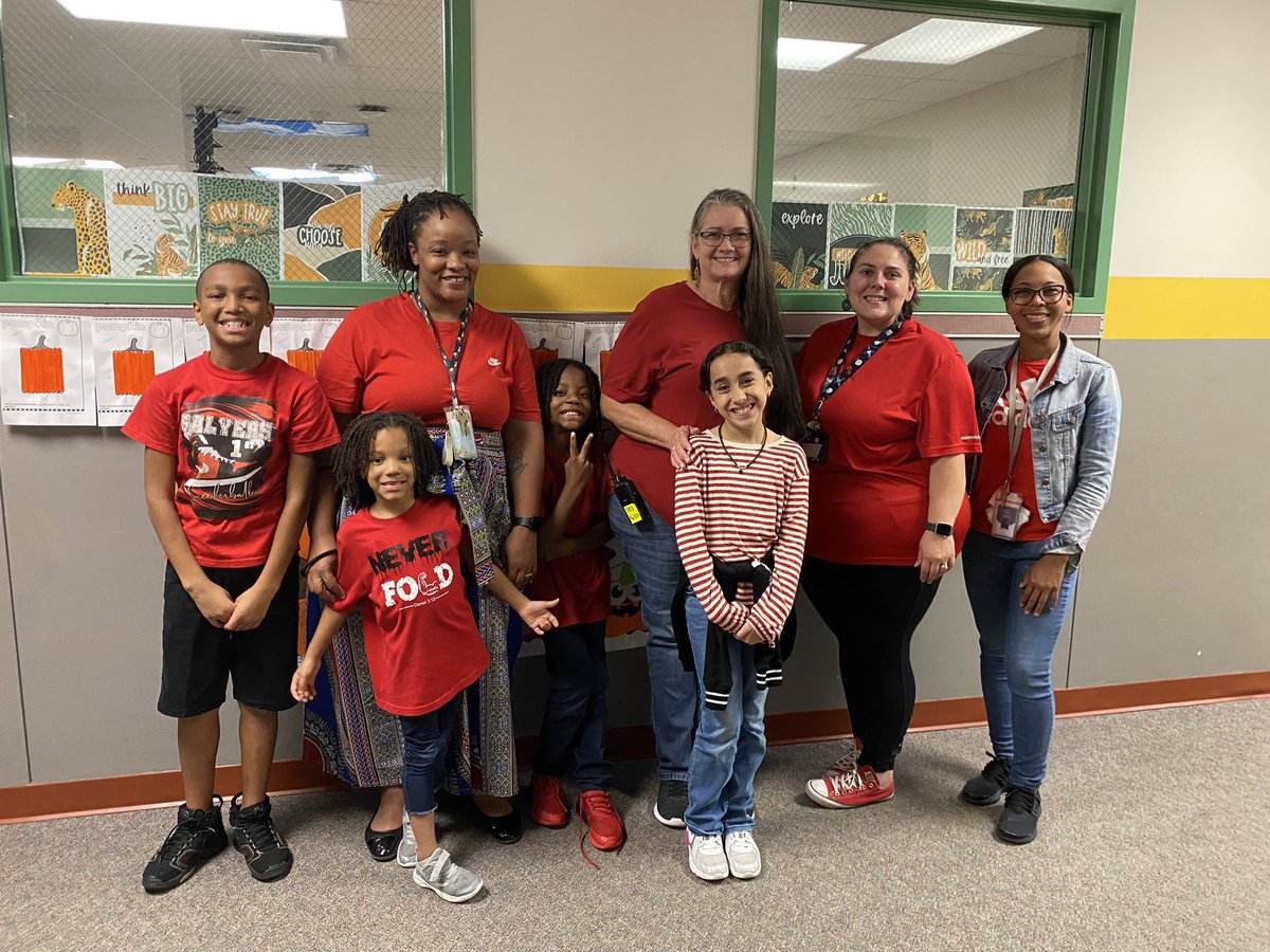 SalyersElemCubs's tweet photo. Our Cubs🐯 @SalyersElemCubs
are #Ustoppable "teaming up against drugs" by wearing a RED ♥️ this Friday. We had a fantastic time celebrating Red Ribbon Week, and we pledge to say NO TO DRUGS!
Nuestros Cachorros🐯 @SalyersElemCubs
son #Ustoppable "haciendo equipo contra las drogas" vistiendo un ROJO ♥️ este viernes. ¡Nos lo pasamos genial celebrando la Semana del Listón Rojo y nos comprometemos a decir NO A LAS DROGAS!