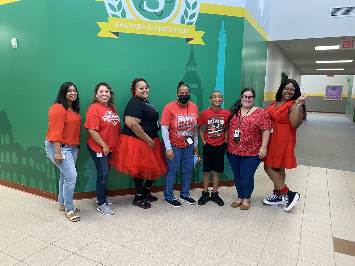 SalyersElemCubs's tweet photo. Our Cubs🐯 @SalyersElemCubs
are #Ustoppable "teaming up against drugs" by wearing a RED ♥️ this Friday. We had a fantastic time celebrating Red Ribbon Week, and we pledge to say NO TO DRUGS!
Nuestros Cachorros🐯 @SalyersElemCubs
son #Ustoppable "haciendo equipo contra las drogas" vistiendo un ROJO ♥️ este viernes. ¡Nos lo pasamos genial celebrando la Semana del Listón Rojo y nos comprometemos a decir NO A LAS DROGAS!