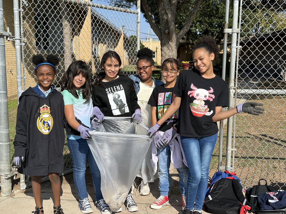 TravisAmbassad2's tweet photo. Ambassadors taking pride in their school by helping to keep it clean! 🌪️ https://t.co/Xjgu7d34vG