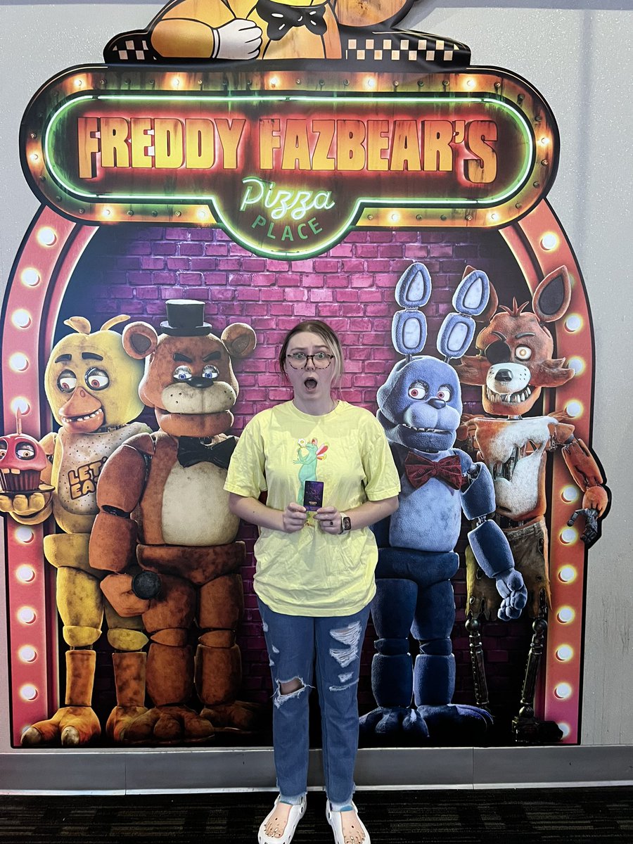 courtn3y_nichol's tweet photo. The feet crocs and everything ๐ฒ #FreddysatDB @DaveandBusters https://t.co/qXQM82VakU