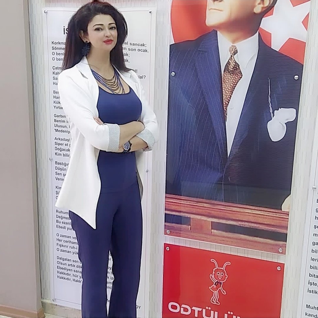 Ayyuzlum__'s tweet photo. -`ღ´-

Senin ışığında,
Senin yolunda,
Senin aydınlığında,
Yüzlerce öğrenci yetiştirmenin gururunu yaşadım bir #cumhuriyet kadını olarak...

Canımmm #Atamm, bir Türk kadını olarak, sana borcum sonsuz 🙏

#MustafaKemalAtatürk'ümm 🥰
#CumhuriyetimizinYüzüncüYılıKutluOlsun 🇹🇷 https://t.co/DUb7uBvKOJ